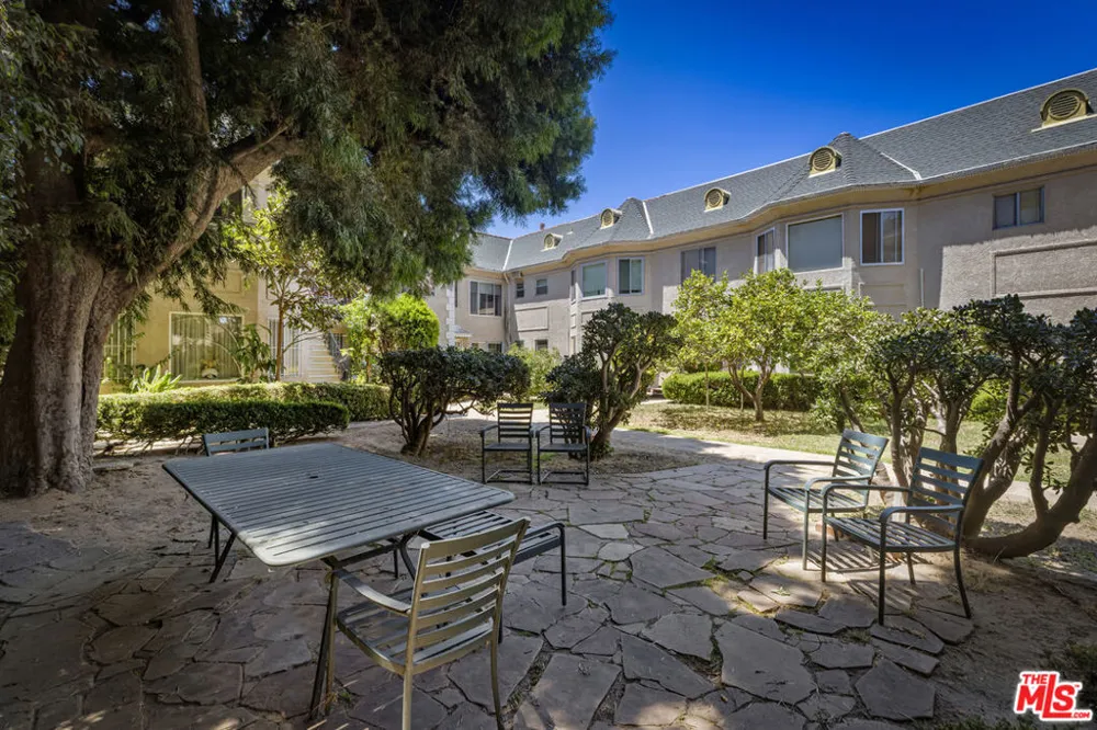 1143 S Westmoreland Avenue #5 Los Angeles, CA 90006