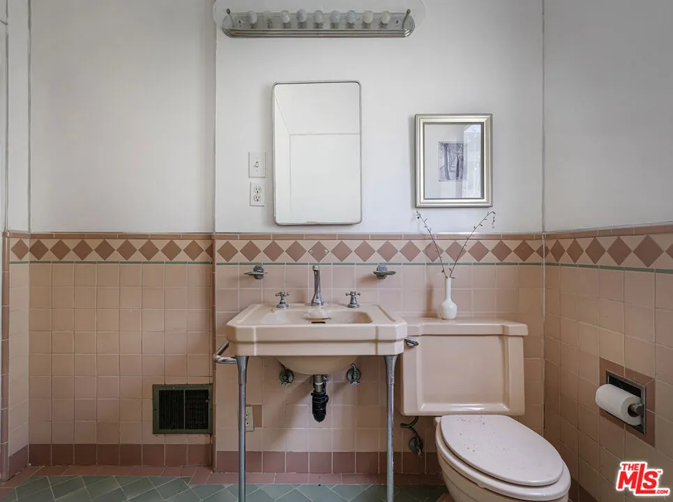1143 S Westmoreland Avenue #5 Los Angeles, CA 90006