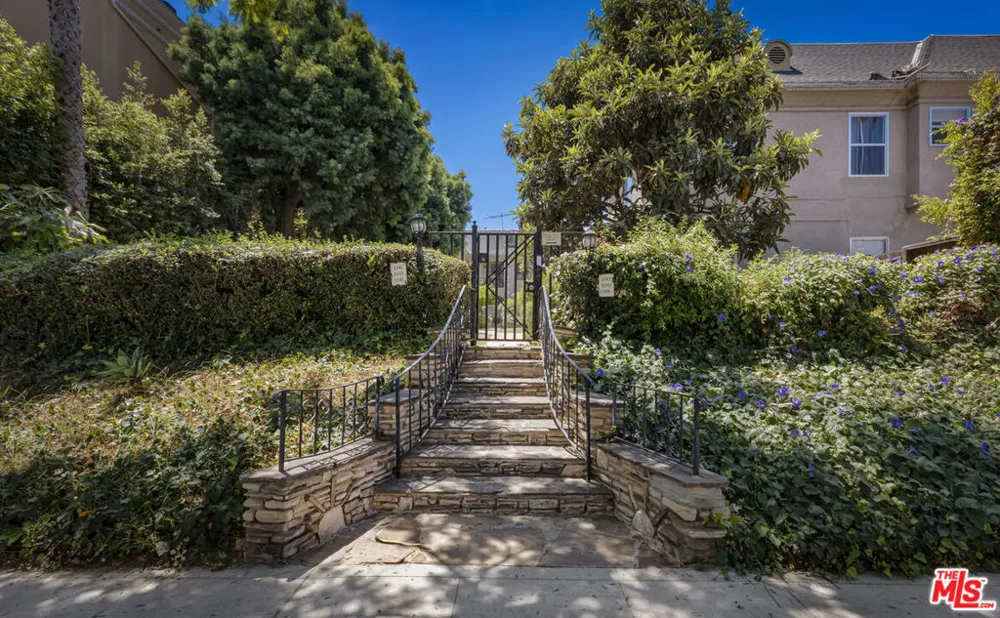 1143 S Westmoreland Avenue #5 Los Angeles, CA 90006