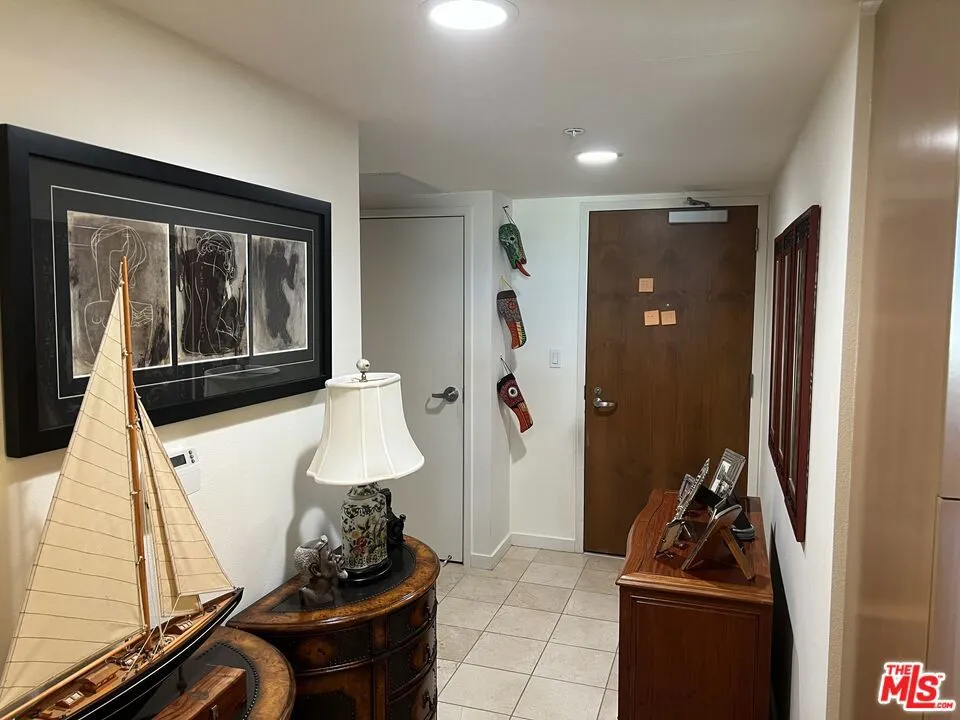 13700 Marina Pointe Drive #722 Marina del Rey, CA 90292