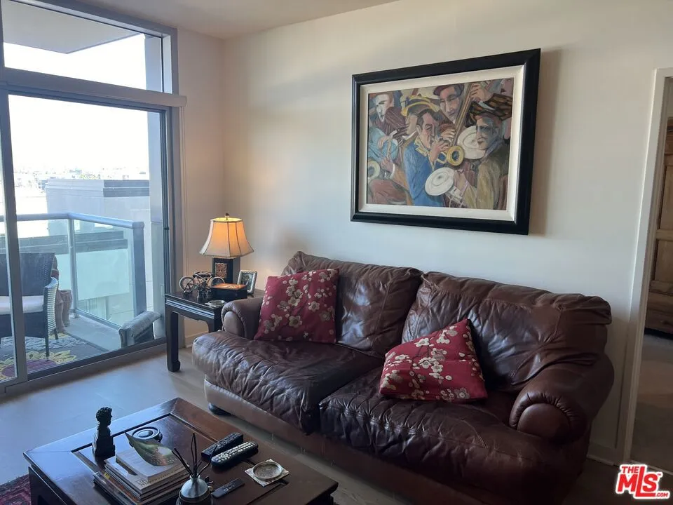 13700 Marina Pointe Drive #722 Marina del Rey, CA 90292