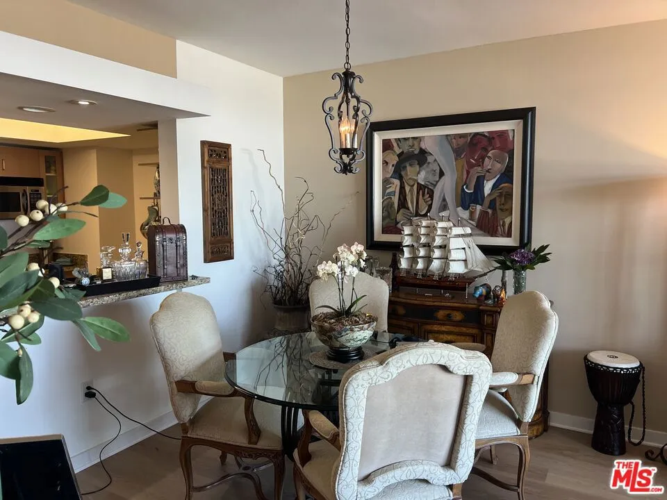 13700 Marina Pointe Drive #722 Marina del Rey, CA 90292