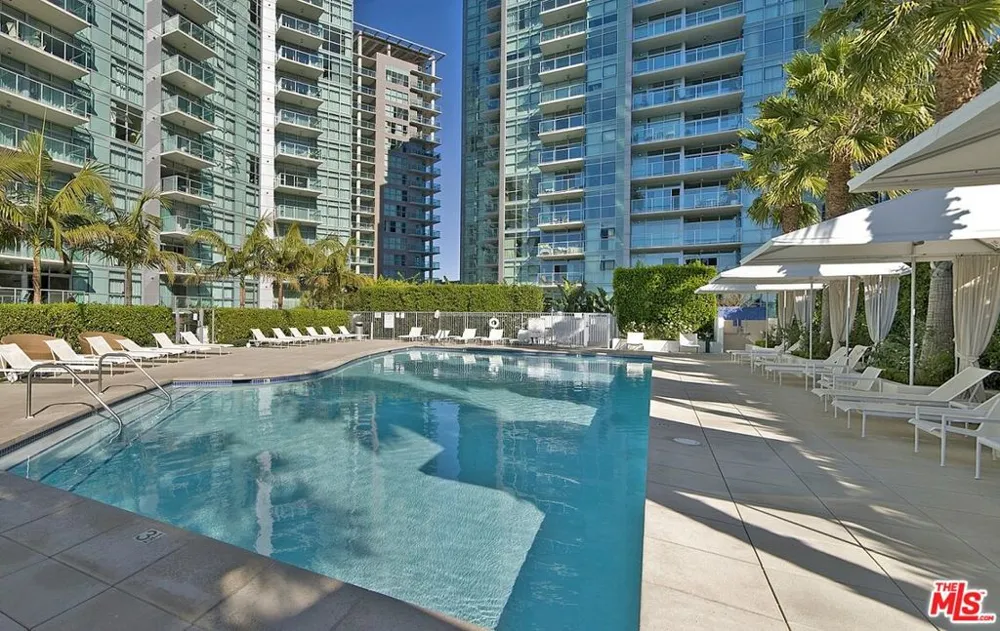 13700 Marina Pointe Drive #722 Marina del Rey, CA 90292