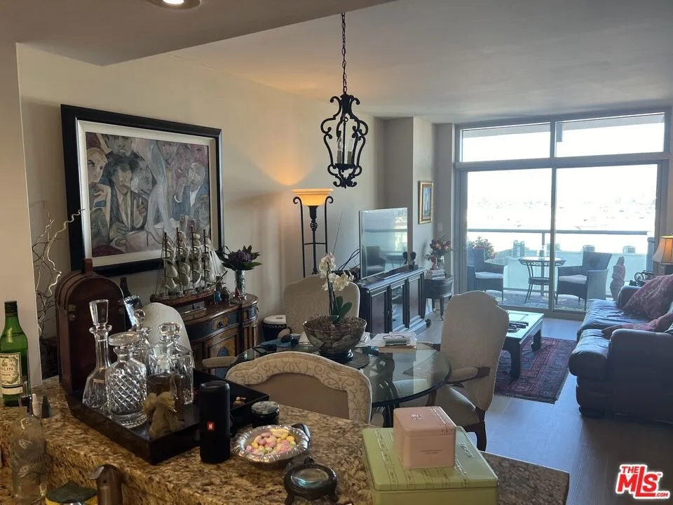 13700 Marina Pointe Drive #722 Marina del Rey, CA 90292