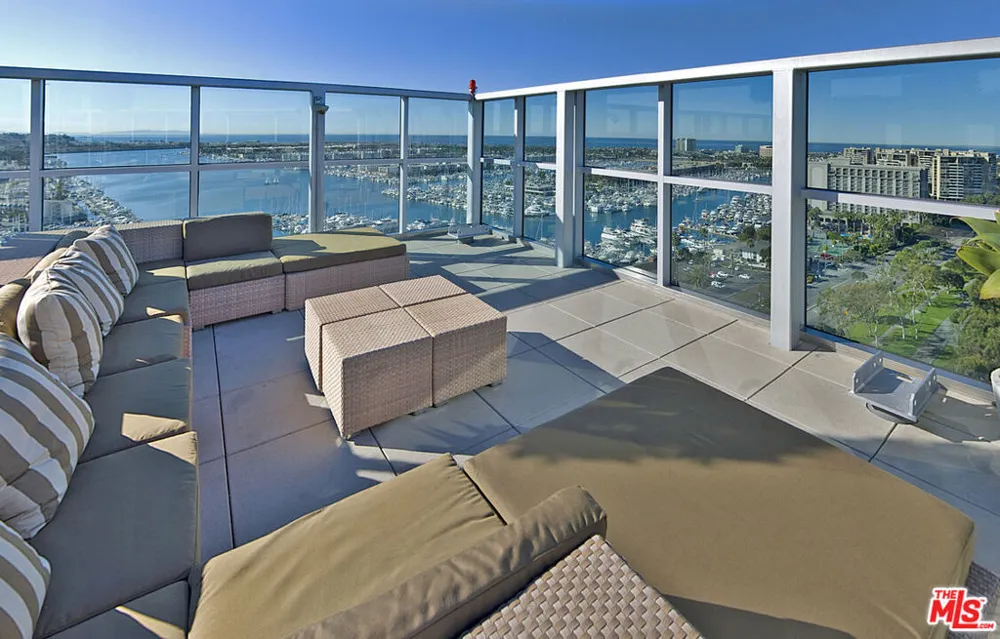 13700 Marina Pointe Drive #722 Marina del Rey, CA 90292