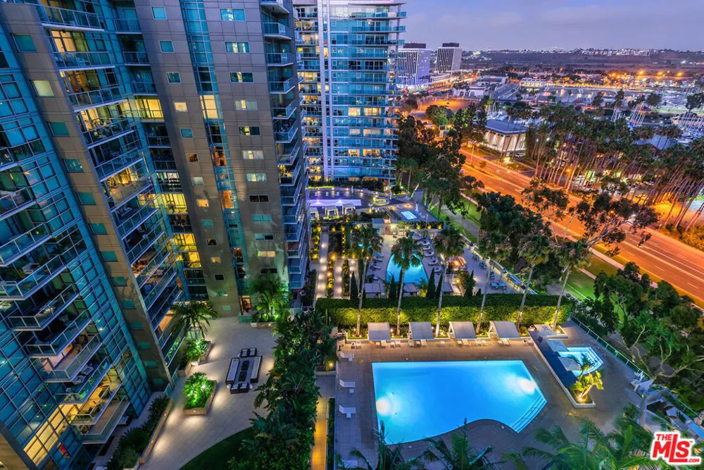 13700 Marina Pointe Drive #722 Marina del Rey, CA 90292
