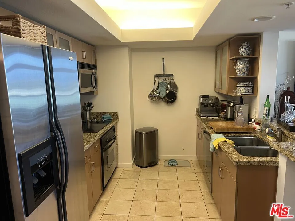 13700 Marina Pointe Drive #722 Marina del Rey, CA 90292