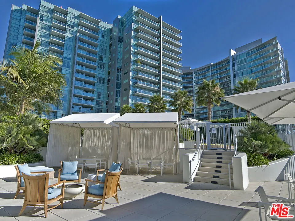 13700 Marina Pointe Drive #722 Marina del Rey, CA 90292