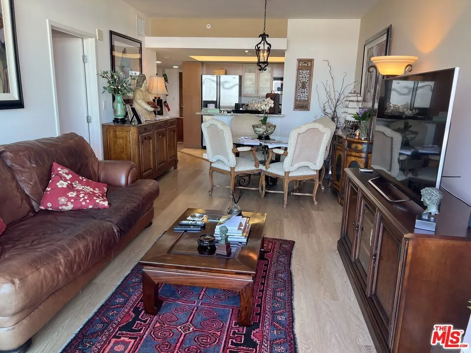 13700 Marina Pointe Drive #722 Marina del Rey, CA 90292
