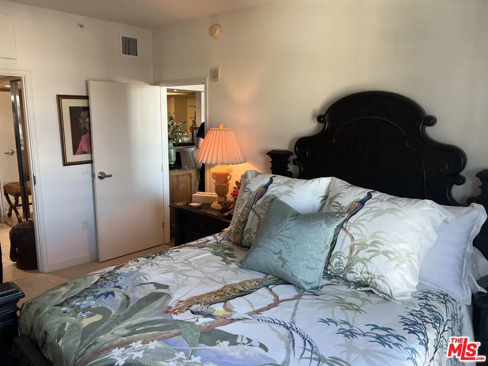 13700 Marina Pointe Drive #722 Marina del Rey, CA 90292