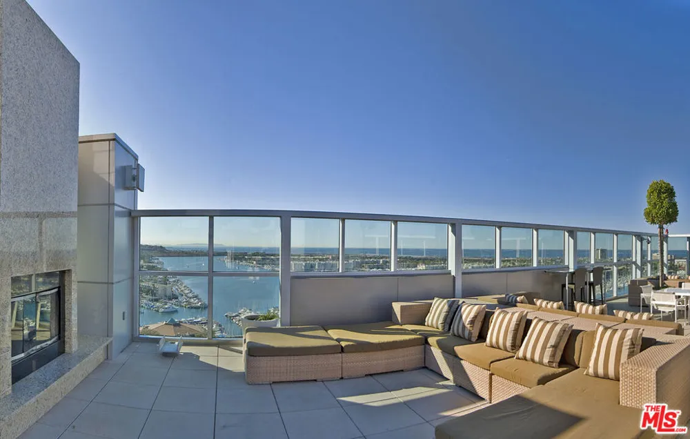 13700 Marina Pointe Drive #722 Marina del Rey, CA 90292