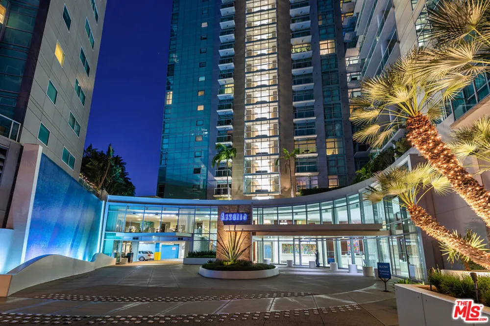 13700 Marina Pointe Drive #722 Marina del Rey, CA 90292