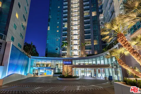 13700 Marina Pointe Drive #722