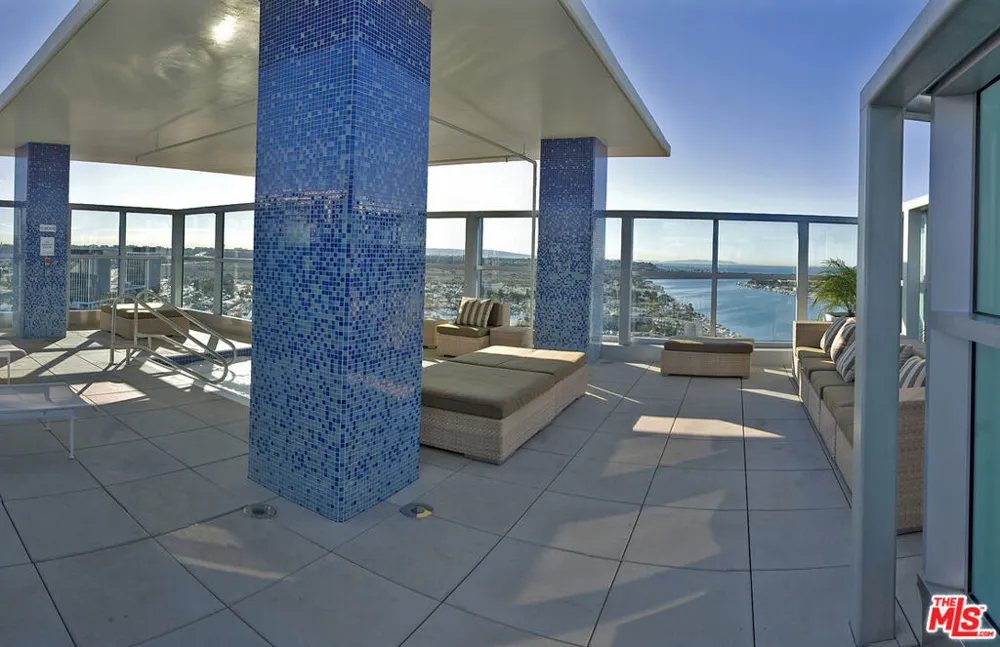 13700 Marina Pointe Drive #722 Marina del Rey, CA 90292