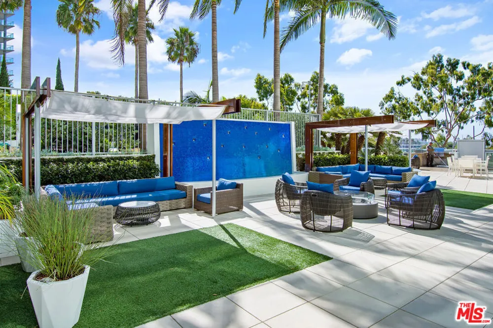 13700 Marina Pointe Drive #722 Marina del Rey, CA 90292