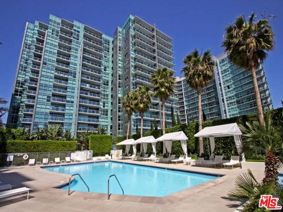 13700 Marina Pointe Drive #722 Marina del Rey, CA 90292