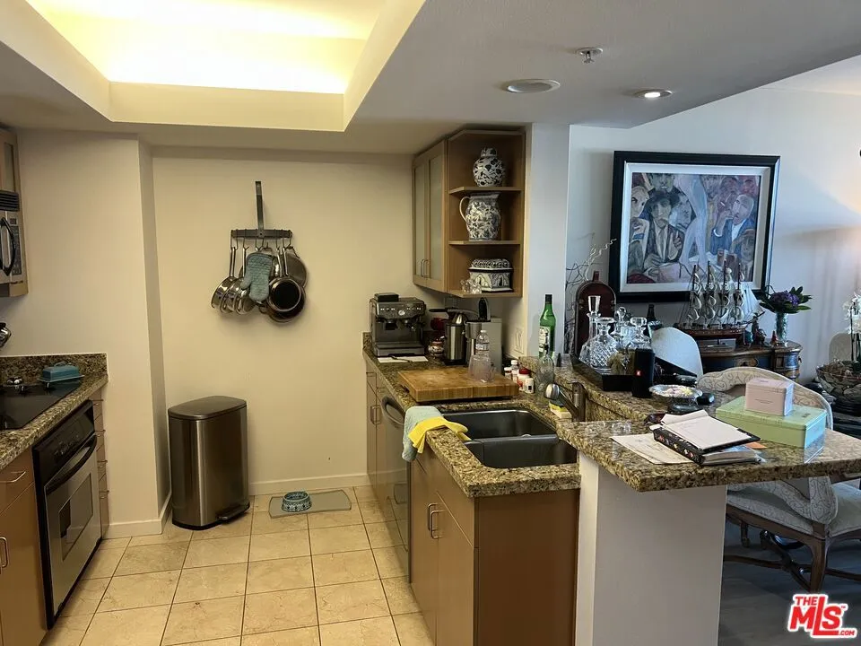 13700 Marina Pointe Drive #722 Marina del Rey, CA 90292
