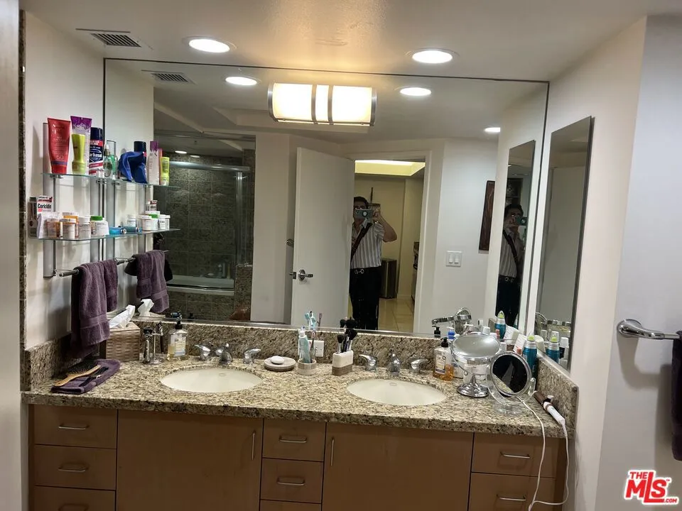 13700 Marina Pointe Drive #722 Marina del Rey, CA 90292