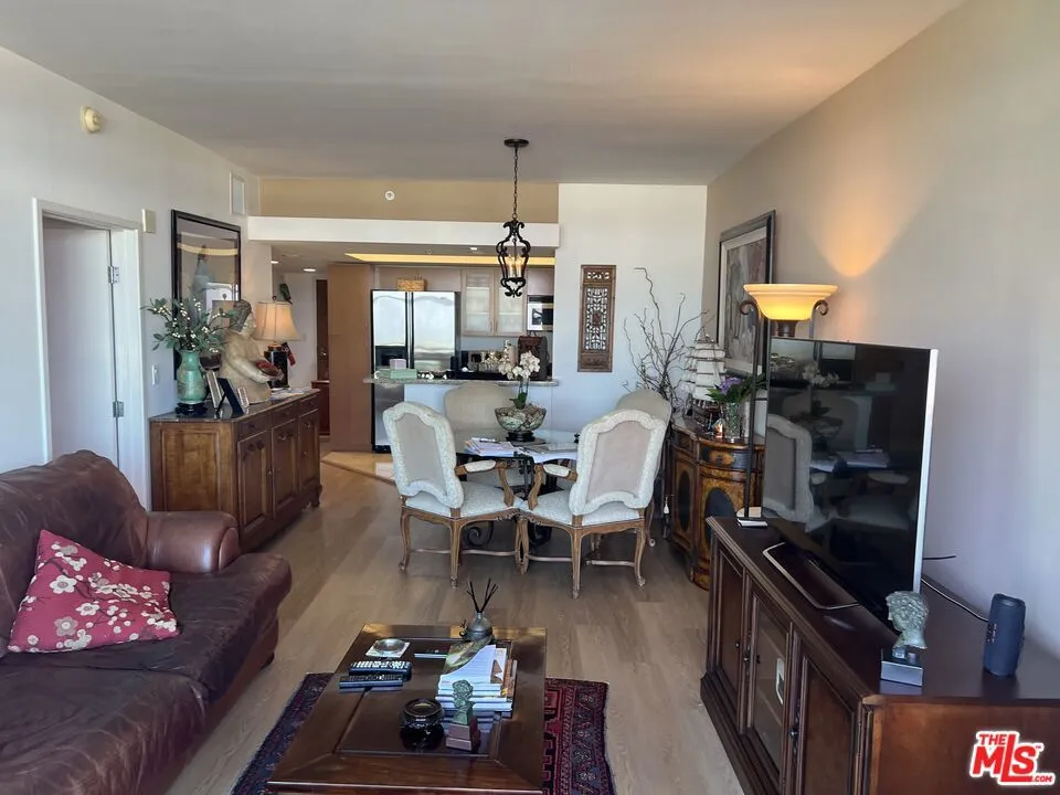 13700 Marina Pointe Drive #722 Marina del Rey, CA 90292
