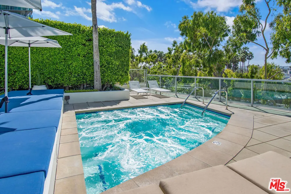 13700 Marina Pointe Drive #722 Marina del Rey, CA 90292