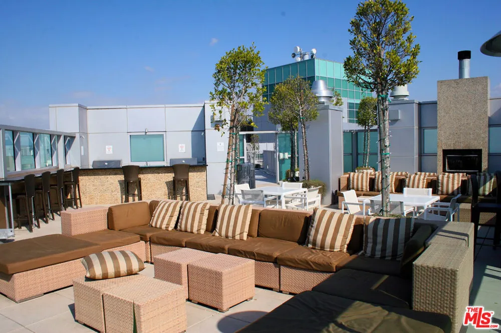 13700 Marina Pointe Drive #722 Marina del Rey, CA 90292