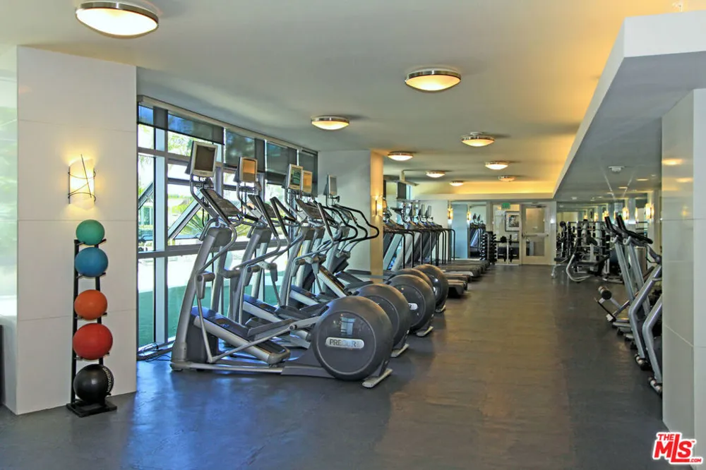 13700 Marina Pointe Drive #722 Marina del Rey, CA 90292