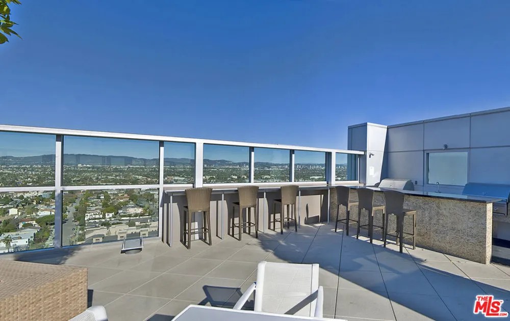 13700 Marina Pointe Drive #722 Marina del Rey, CA 90292