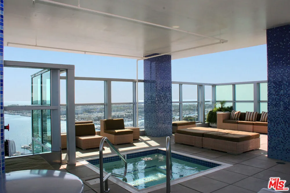 13700 Marina Pointe Drive #722 Marina del Rey, CA 90292