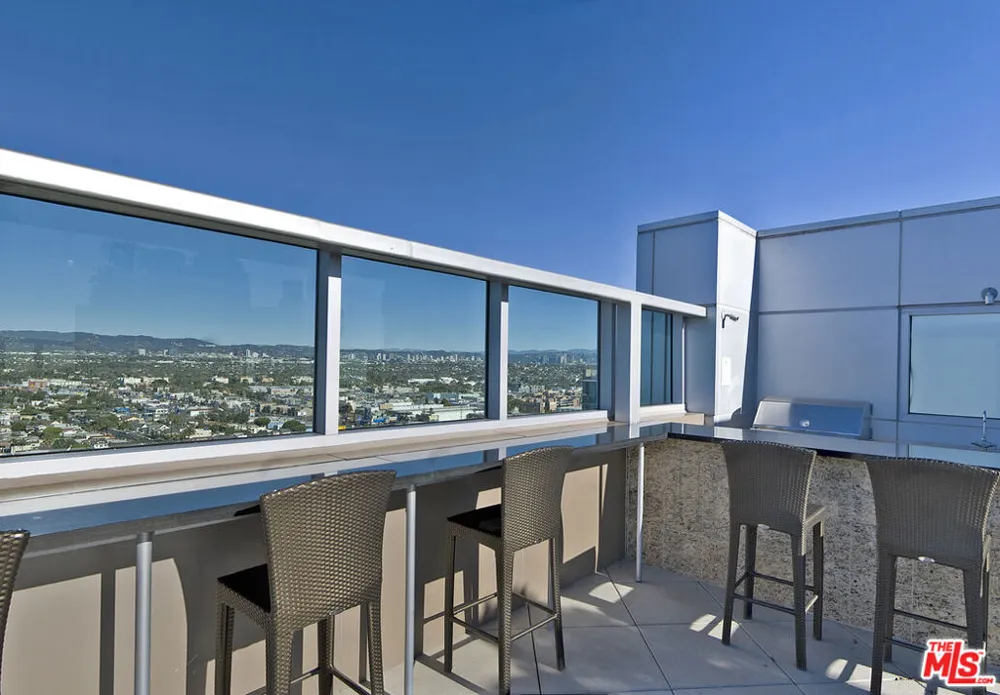 13700 Marina Pointe Drive #722 Marina del Rey, CA 90292