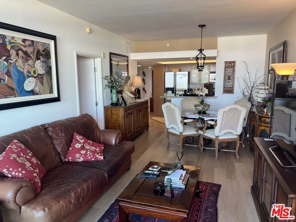 13700 Marina Pointe Drive #722 Marina del Rey, CA 90292