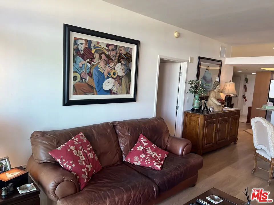 13700 Marina Pointe Drive #722 Marina del Rey, CA 90292