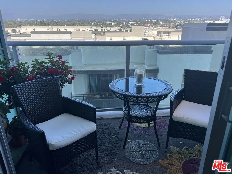 13700 Marina Pointe Drive #722 Marina del Rey, CA 90292