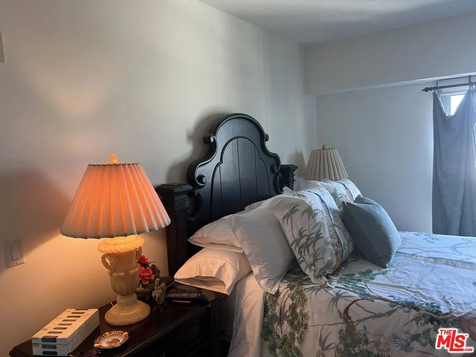 13700 Marina Pointe Drive #722 Marina del Rey, CA 90292