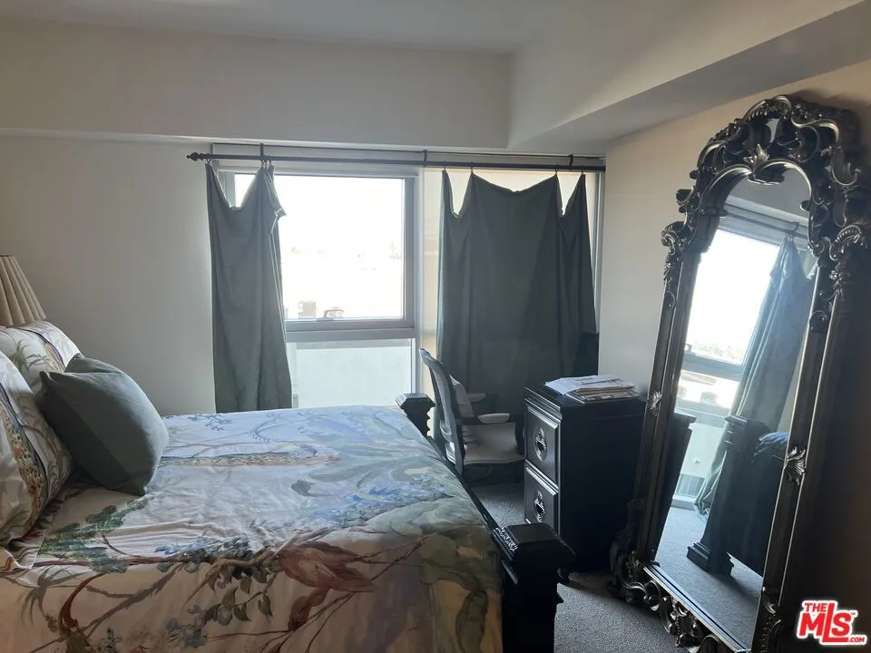 13700 Marina Pointe Drive #722 Marina del Rey, CA 90292