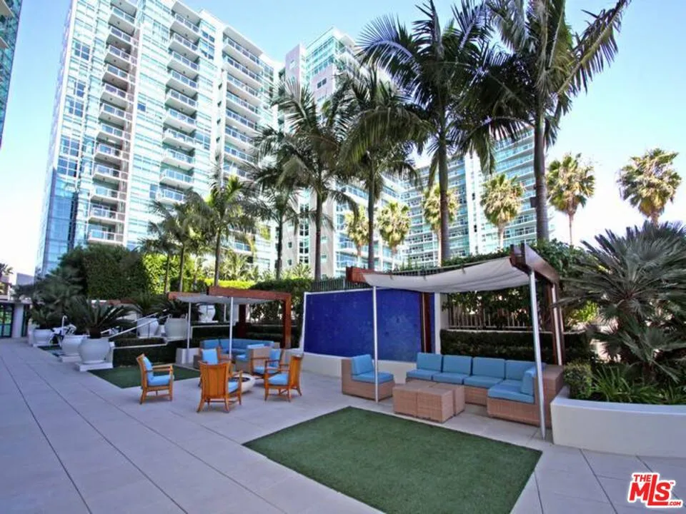 13700 Marina Pointe Drive #722 Marina del Rey, CA 90292
