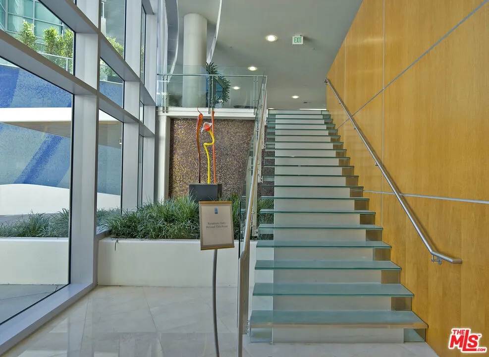 13700 Marina Pointe Drive #722 Marina del Rey, CA 90292