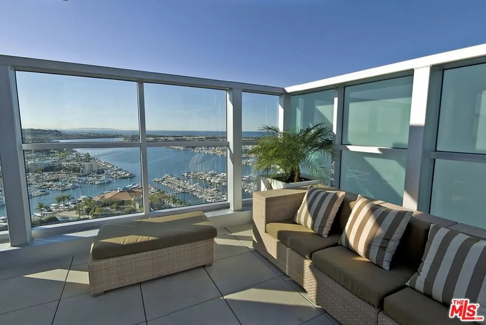 13700 Marina Pointe Drive #722 Marina del Rey, CA 90292