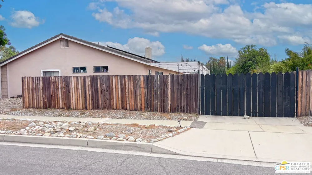 2466 Orange Avenue Rialto, CA 92377