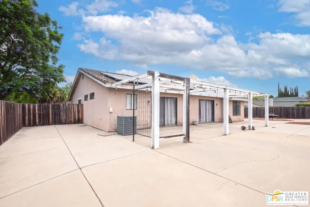 2466 Orange Avenue Rialto, CA 92377
