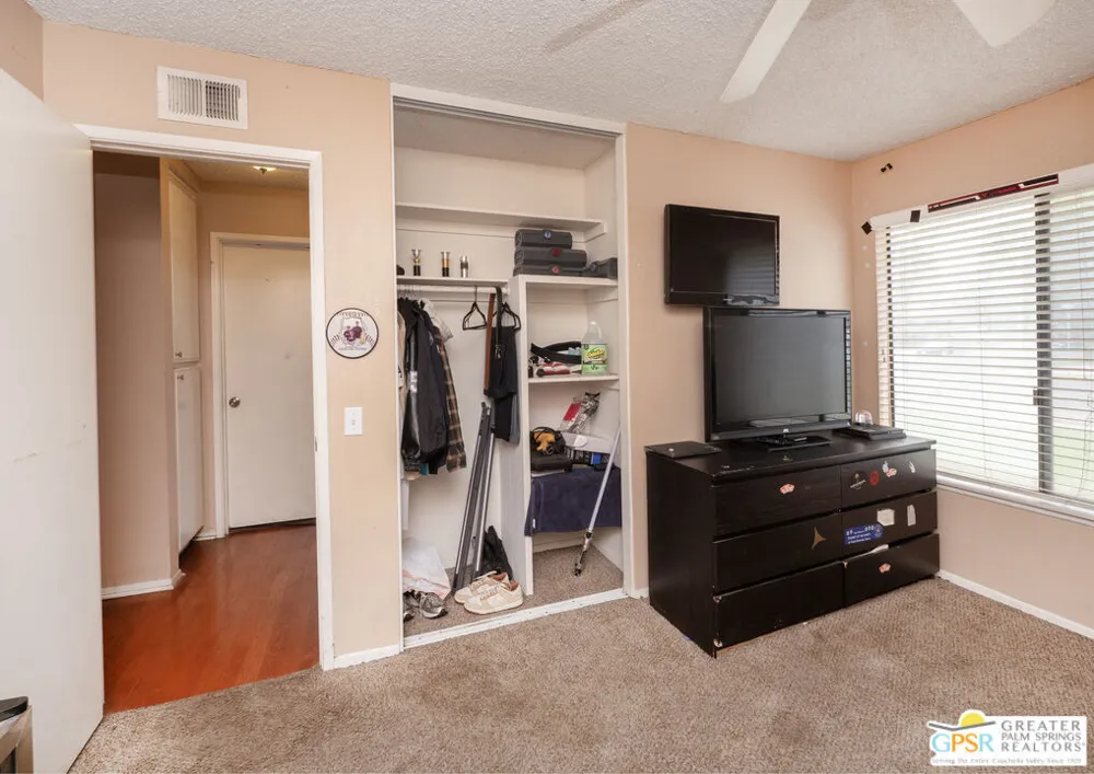 2466 Orange Avenue Rialto, CA 92377