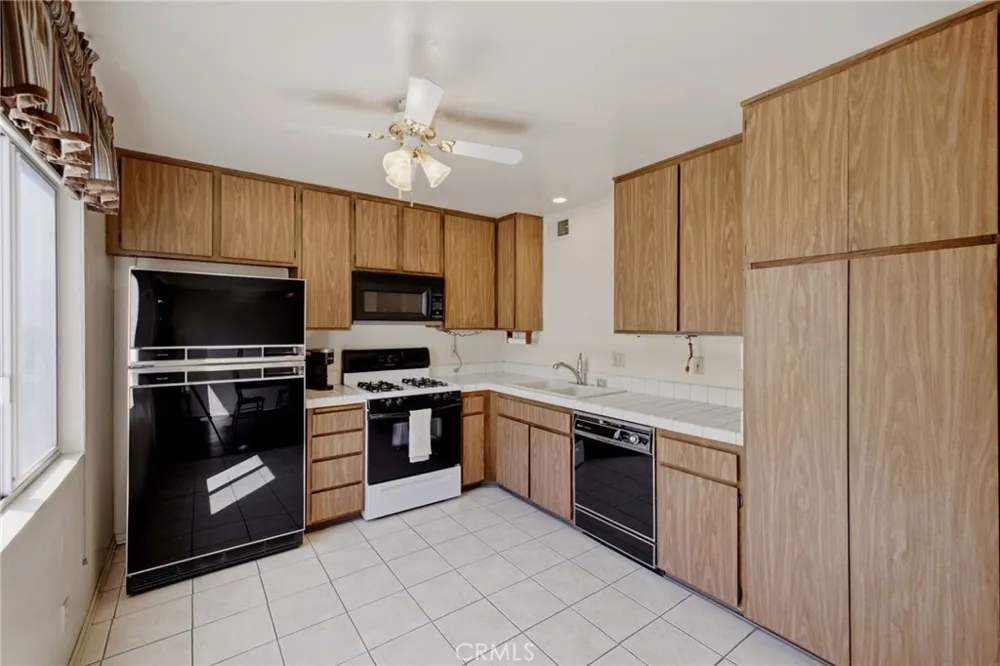 9436 Via Salerno Sun Valley, CA 91504