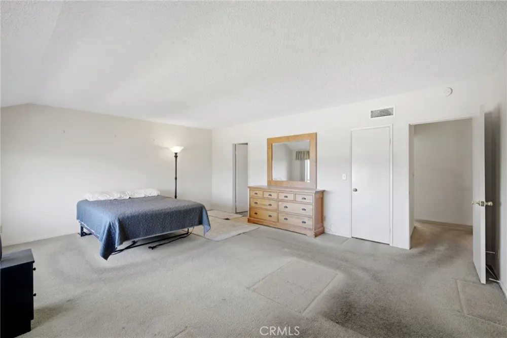 9436 Via Salerno Sun Valley, CA 91504