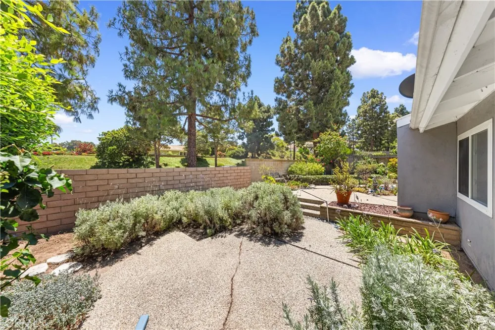 18846 Saginaw Irvine, CA 92603
