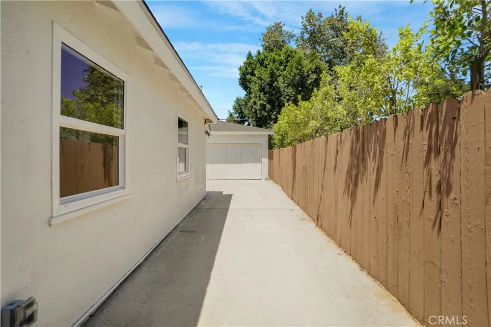 7337 Caldus Avenue Van Nuys, CA 91406