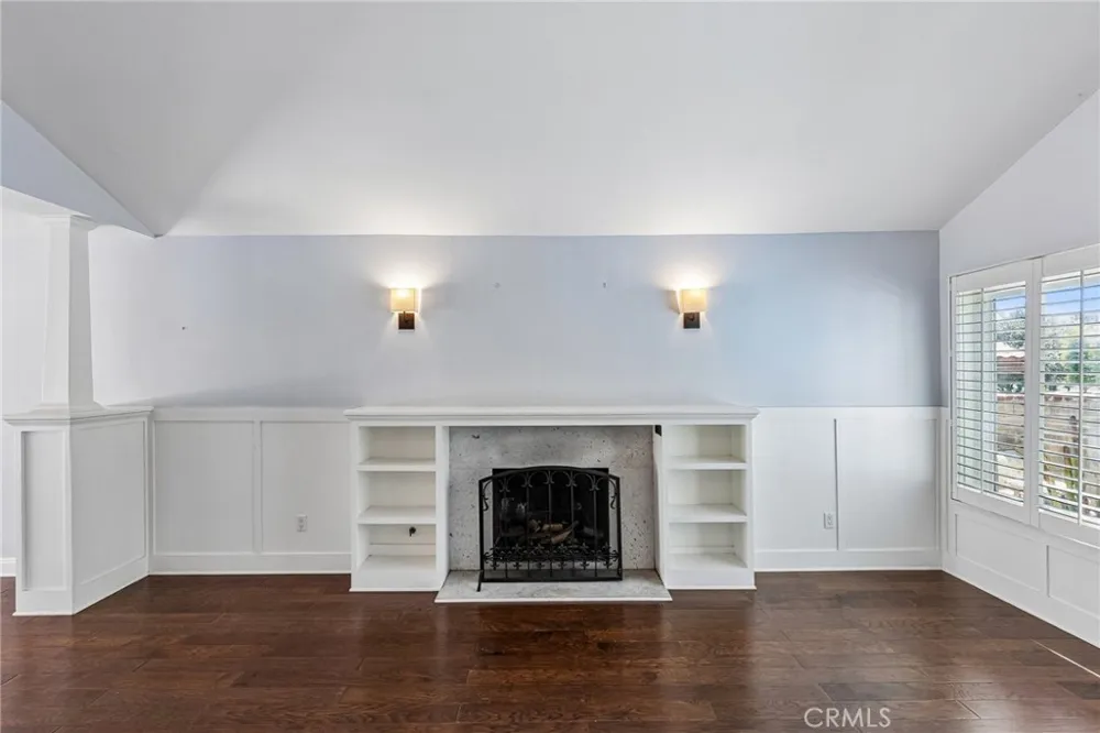 42 Kanan Road Oak Park, CA 91377