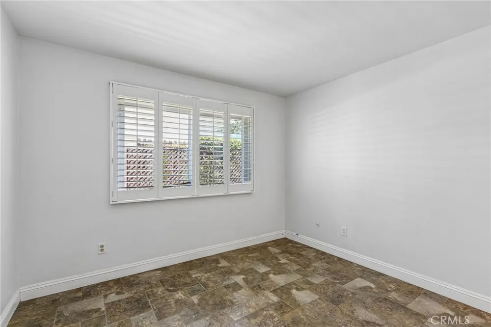 42 Kanan Road Oak Park, CA 91377