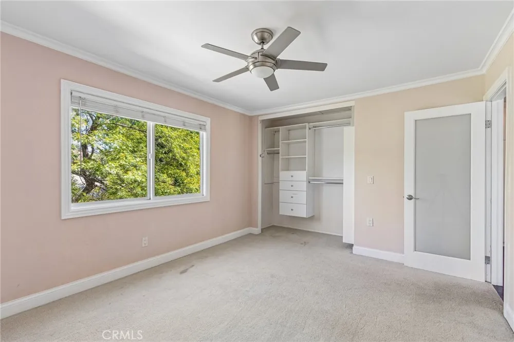 42 Kanan Road Oak Park, CA 91377