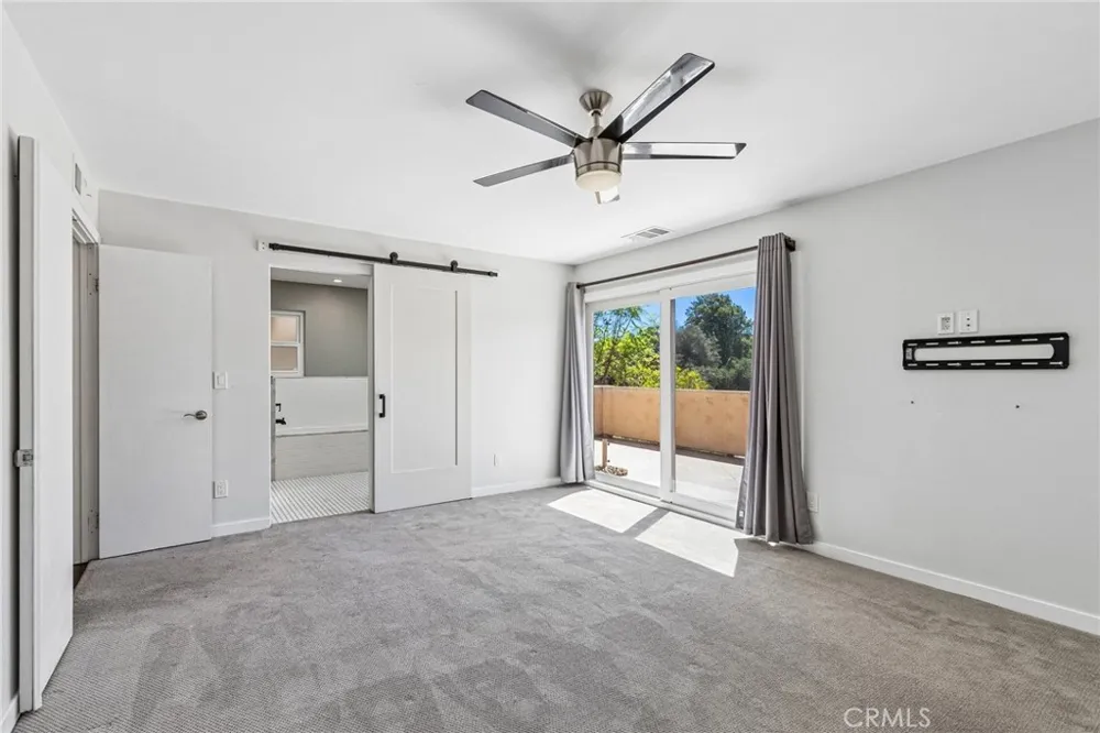 42 Kanan Road Oak Park, CA 91377