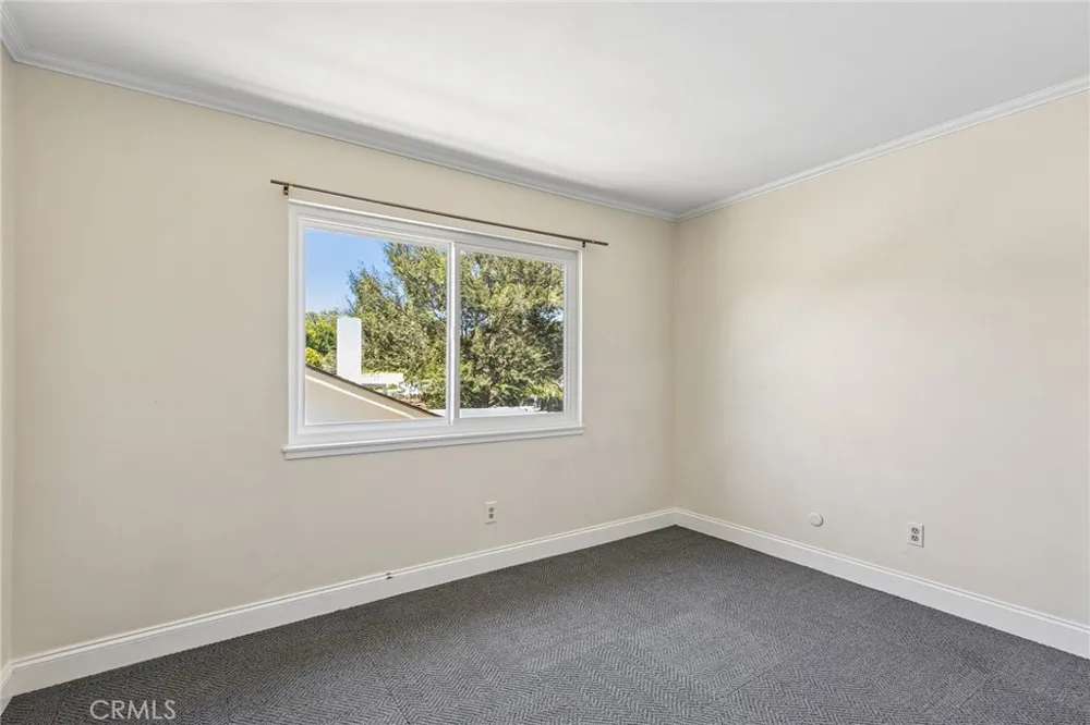 42 Kanan Road Oak Park, CA 91377