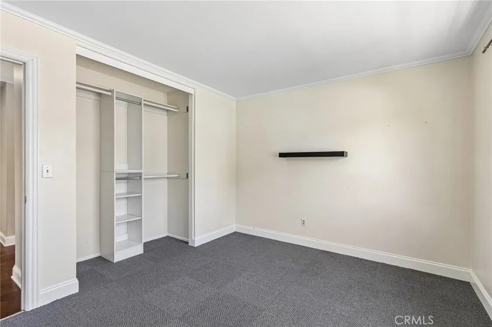 42 Kanan Road Oak Park, CA 91377